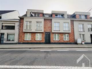 Zeer verzorgd 1-slaapkamerappartement met mooi zonneterras (20m2), in het centrum van Broechem, op wandelafstand van winkels en openbaar vervoer...