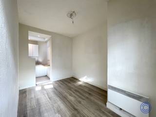 <p><span>Information studio</span></p><p><span>Bright studio in a unique Shophouse in neo-Flemish Renaissance style on the corner of Sint-Katelijnevest and Beggaardenstraat. The studio features a living space with lots of natural light and a new, practically equipped kitchen. A spacious bedroom of about 15 m² with an adjoining new bathroom with toilet and shower cabin. In addition, there is a separate storage room with plumbing for washing machine and dryer. The studio is in a prime location in the heart of Antwerp, surrounded by the Grote Markt, Boerentoren, Groenplaats and the shopping street Meir. The monthly provision is 40 EUR for private water consumption and consumption of the common parts. Available immediately.</span></p><p><span> </span></p><p><span>Description</span></p><ul><li><span>Bright living space of approx. 15m².</span></li><li><span>New kitchen installed with a fridge + freezer, hob, extractor hood, sink and lots of storage space.</span></li></ul><ul><li><span>Bedroom of approx. 15m² with adjoining bathroom. </span></li><li><span>New bathroom on tiled floor equipped with a sink cabinet with mirror, heated drying rack, toilet and shower cabin.</span></li></ul><ul><li><span>Separate storage room with washer and dryer connections.</span></li></ul><p><span> </span></p><p><span>Additional's</span></p><ul><li><span>Heating: electric</span></li></ul><p><span> </span></p><p><span>Rental conditions</span></p><ul><li><span>Rental price: 660 EUR/month + provision of 40 EUR/month </span></li><li><span>Available: immediately</span></li></ul><p><span> </span></p><ul><li><span>Possibilities rental term: 1 year</span></li></ul><ul><li><span>Consumption: individual meter for electricity (gas not present)</span></li><li><span>Provision: private water consumption + consumption of common parts</span></li><li><span>Rent guarantee: 3 months (on account of the landlord)</span></li><li><span>Key guarantee: 250 EUR (security locks)</span></li><li><span>Heating system maintenance: 70 EUR/year</span></li></ul><p><span> </span></p><ul><li><span>Leasehold improvements: EUR 150 excl. 21% VAT per lot.</span></li></ul><ul><li><span>Compulsory connection insurance for tenant. </span></li></ul><p><span> </span></p><p><span>Building</span></p><ul><li><span>Small apartment building consisting of a basement, commercial ground floor and 3 floors with 3 apartments. </span></li><li><span>Intercom available. </span></li><li><span>No elevator. </span></li></ul><p><span> </span></p><p><span>Location</span></p><ul><li><span>On top location in the heart of Antwerp, surrounded by Grote Markt, Boerentoren, Groenplaats and shopping street Meir.</span></li></ul><ul><li><span>Public transport (streetcar and bus) within walking distance.</span></li><li><span>Several supermarkets and stores nearby for daily necessities.</span></li><li><span>Enjoy the proximity to trendy cafes, restaurants and boutiques that the neighborhood has to offer. </span></li></ul><p><span> </span></p><p><span>The information in this prospect is for informational purposes: prospective tenants should make their own case for obtaining, verifying and interpreting this information.</span></p><p><span> </span></p>