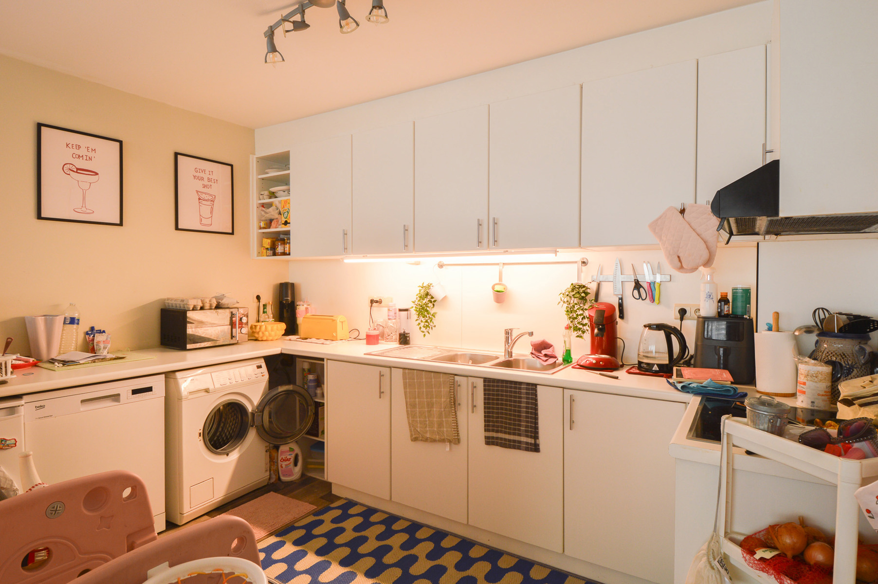 RUIM GELIJKVLOERSAPPARTEMENT MET 2 SLAAPKAMERS - foto 4