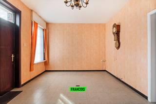In de Poperingseweg te Vlamertinge vinden we deze te renoveren woning terug. Dankzij zijn centrale ligging ben je in een mum van tijd in het...