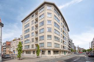 Disposition : - hall d'entrée avec toilettes invités- un espace de vie lumineux avec de grandes fenêtres- cuisine équipée- balcon - 2 chambres-...
