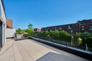 Volledig gerenoveerd appartement van 116m² op een centrale ligging in Hasselt mét zuidgericht terras. Het is gelegen op de eerste verdieping...