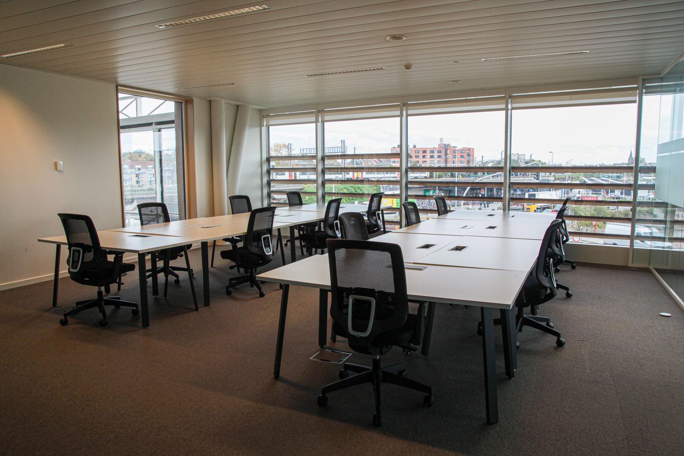 60 m² full service kantoren naast de R40 en station Dampoort - photo 2