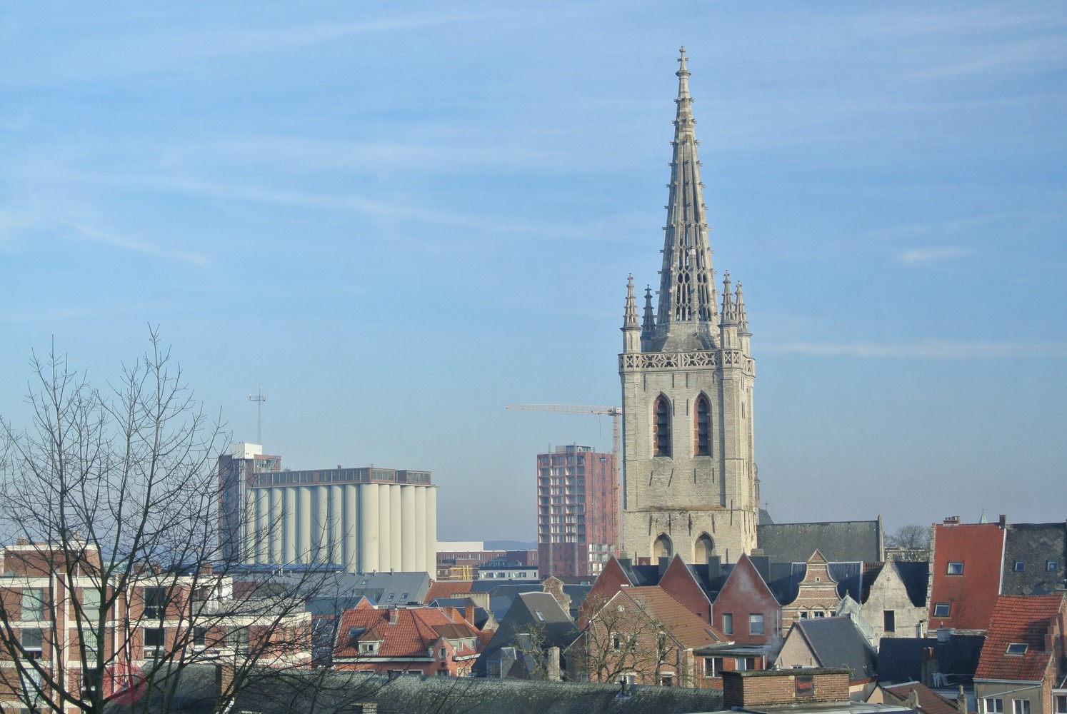 Centraal maar rustig gelegen appartement met drie slaapkamers - photo 2