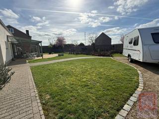 Deze karaktervolle hoeve, gelegen op een perceel van 10a 51ca, bevindt zich op een gunstige ligging nabij het centrum van Geel en biedt tal...