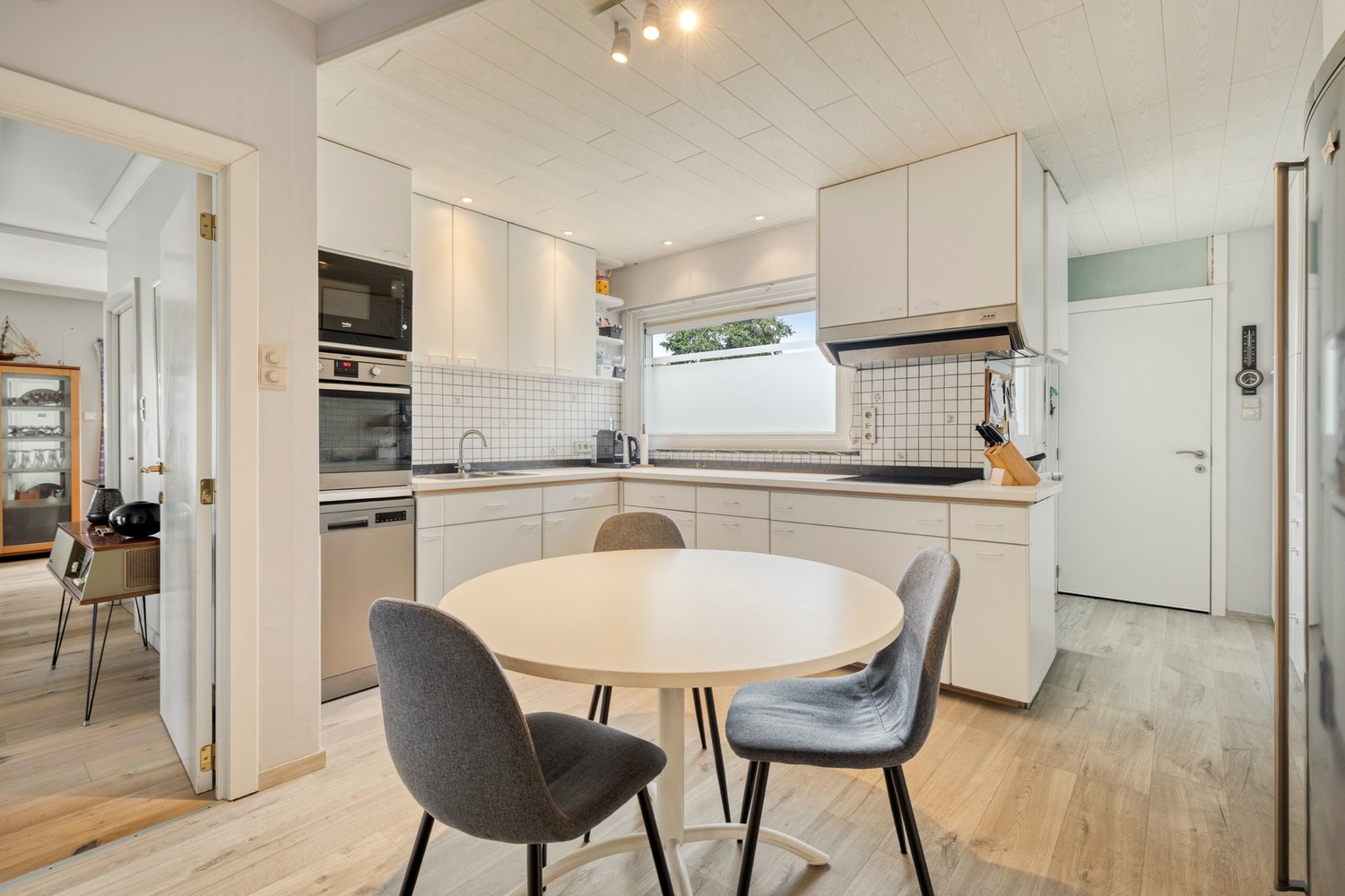 INSTAPKLARE BUNGALOW MET 3 SLPKS, GARAGE &amp; TUIN - foto 3