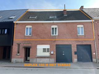 This duplex offers a tremendous amount of living space. The volume of this home is certainly not an exaggeration.A very large living room with...