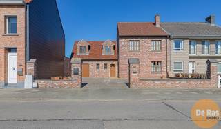 EERSTE BEZOEKDAG ZATERDAG 21/03 VAN 13U TOT 17U (enkel op afspraak!)HAALTERT – Deze ruime woning op een perceel van 10a 60ca geniet van een...