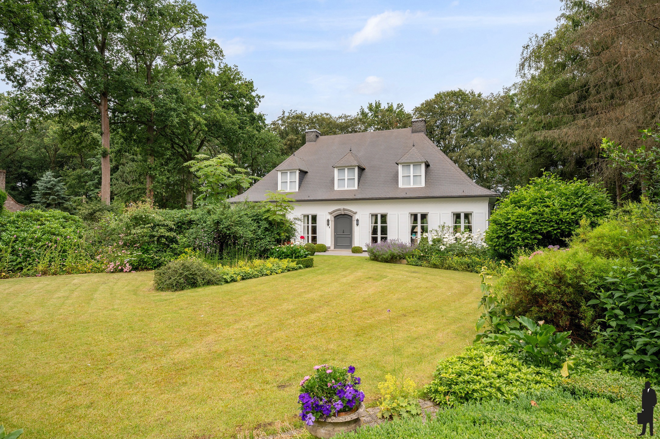 Statige villa op prachtig aangelegd perceel met 4 slaapkamers en inpandige garage - foto 4