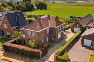 Deze PRACHTIGE KARAKTERVOLLE WONING is gelegen te Aarsele (Tielt) met name in de Vinkstraat 68 op een perceel grond van 820 m². De woonst...