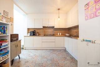 Instapklaar herenhuis met 4 slaapkamers in het centrum van Hamme – 12 zonnepanelen – EPC B Welkom in de charmante Kapellestraat, in het hart van...