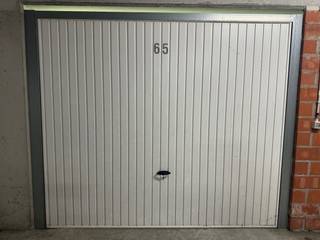 Afgesloten garage (-1) te koop in Nieuwpoort-Bad. De garage is gelegen in de residentie Duinenveld, Franslaan 156 en is voorzien van...