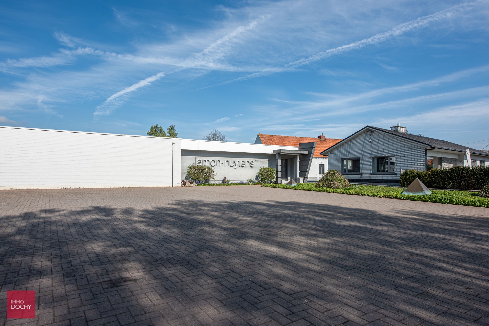 Landelijk gelegen gelijkvloerse VILLA met MAGAZIJN (verkoopsruimte) - foto 4