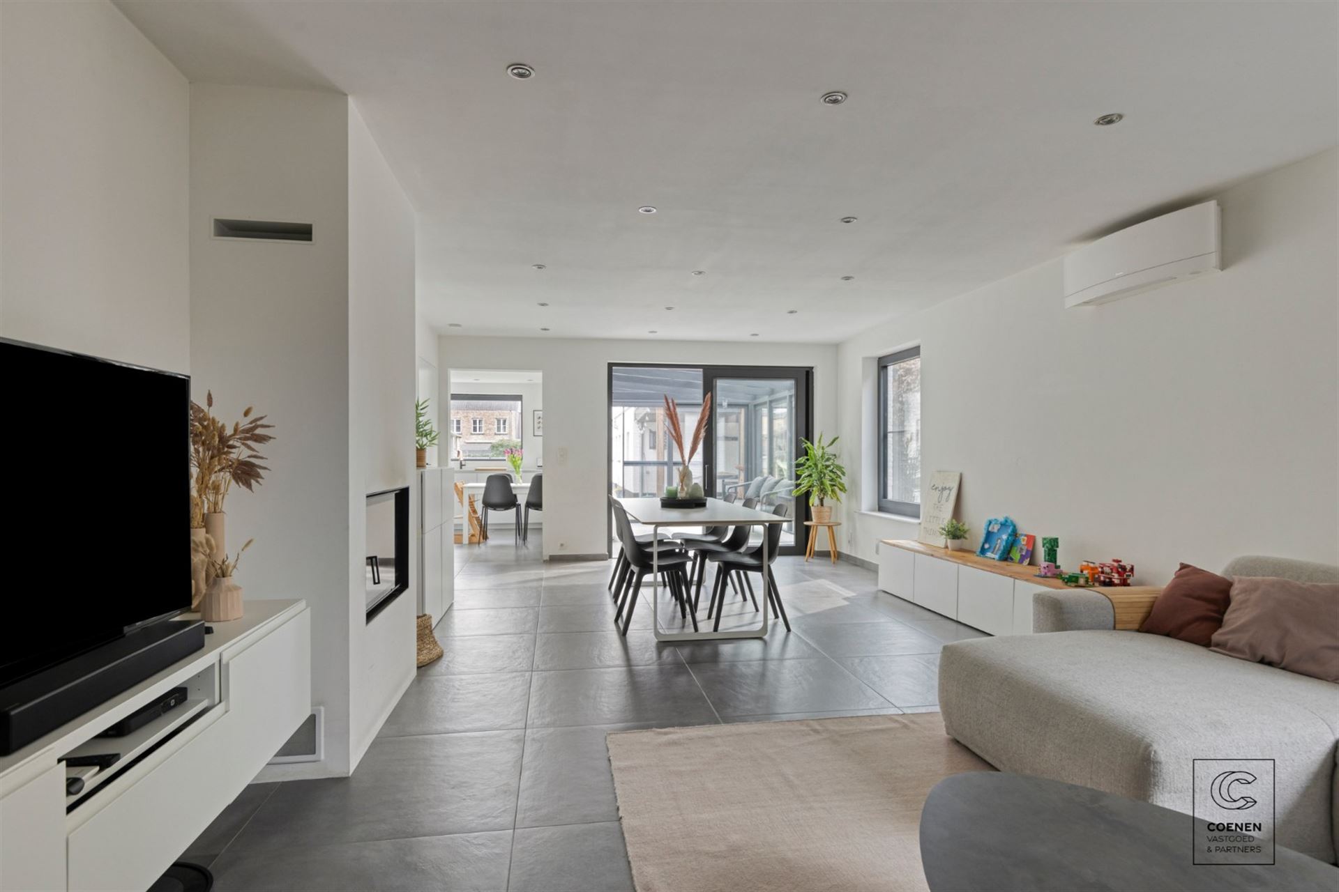 Maison prête à emménager avec 5 chambres, jardin avec piscine à Oelegem - photo 2