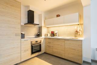 Te koop: stijlvol gerenoveerd appartement in het centrum van Sint-Idesbald, op wandelafstand van zee, duinen en alle voorzieningen.Dit zongerichte...