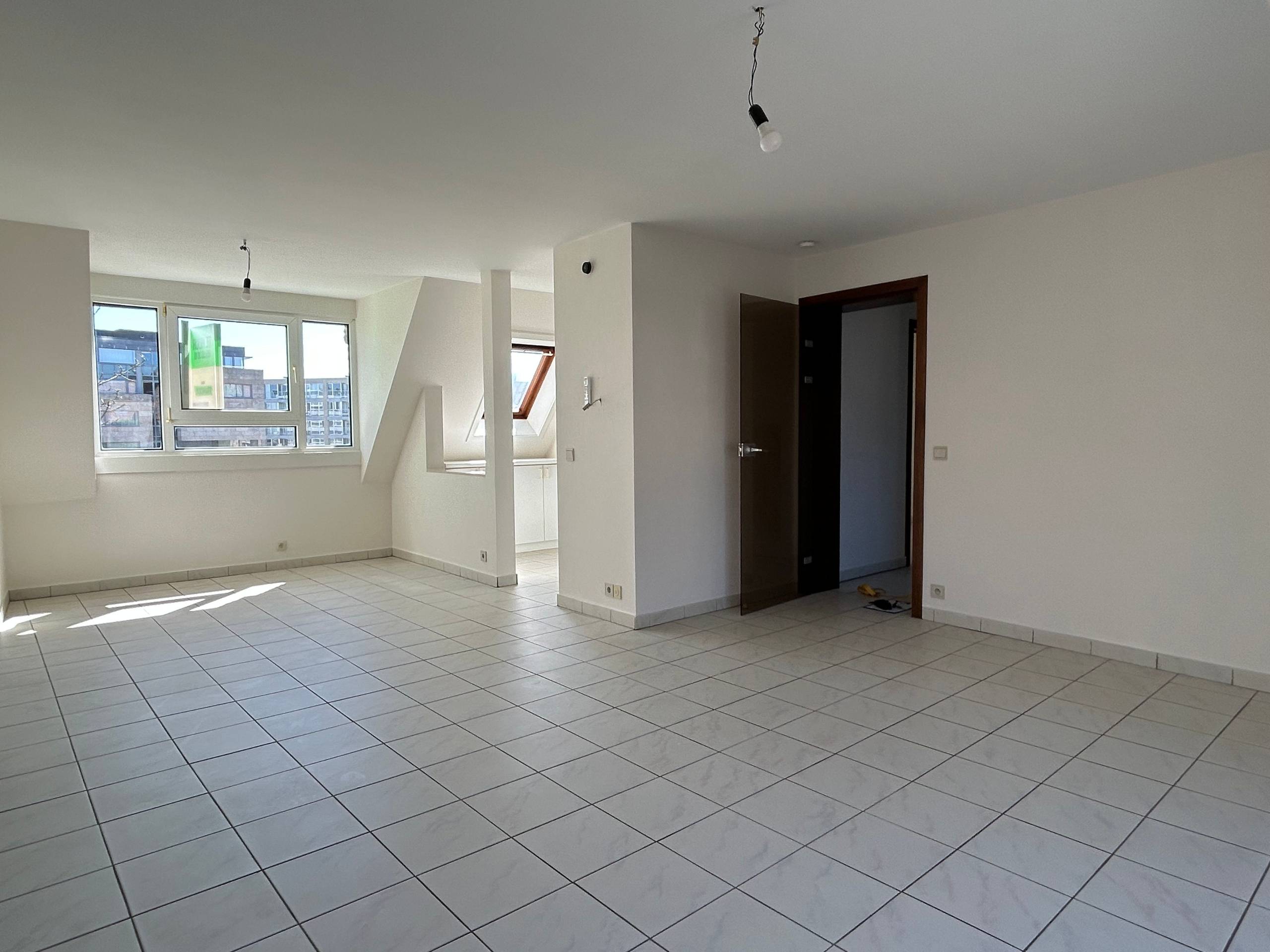 Verrassend ruim appartement met 2 slaapkamers in het centrum van Diksmuide - foto 2