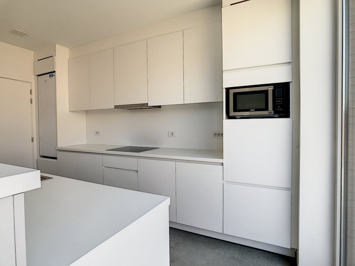 Recente woning met 3 kamers, tuin en carport te huur - foto 3