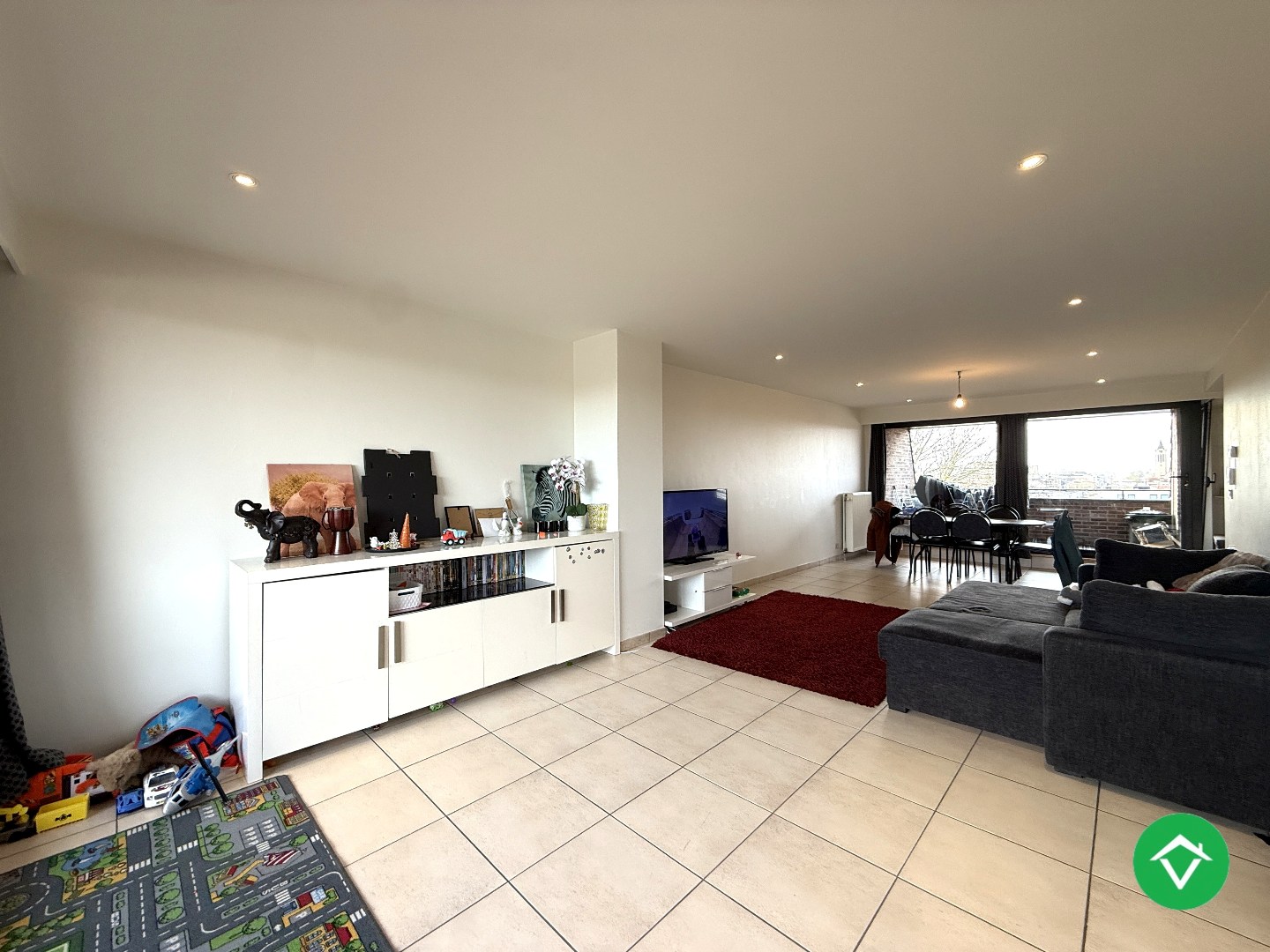 Instapklaar dakappartement met 4 slaapkamers, 2 terrassen en autostaanplaats te Roeselare (160m²) - foto 3