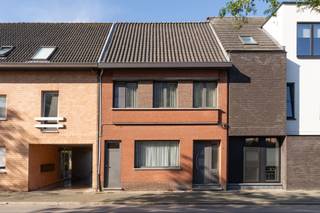 Gelegen in het centrum van Wuustwezel. Binnen enkele minuten bij onder andere de bakker, de supermarkt en de scholen om niet de sport-,...