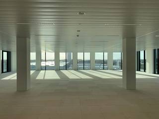 Fantastically located newly built office with a spacious area of 435 m² for rent in the vicinity of the R4, an ideal location for companies that...