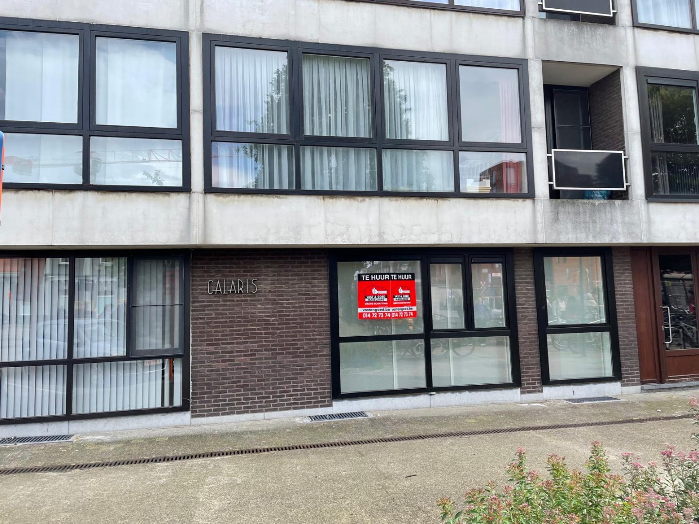 Prachtig gelijkvloers appartement met 3 slaapkamers en terras, midden in het centrum! - foto 2