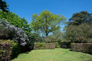 RUIMTE, LICHT ÉN RUST: GEZELLIGE FAMILIEWONING MET 5 SLAAPKAMERS MIDDEN IN HET GROEN!Ideaal gelegen in de rustige groene wijk ‘Hertebos’ dichtbij...
