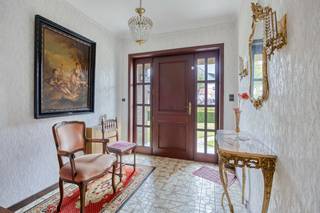 Ben je op zoek naar een woning met veel ruimte, een groot perceel en mogelijkheden?Dan is deze eigendom zeker een bezoek waard.Met een mooie...
