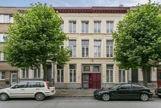 Ruim en licht duplexappartement (ca. 110 m²) met terras in een rustige straat nabij Antwerpen-Centraal.In de Osystraat te Antwerpen, op wandelafstand...