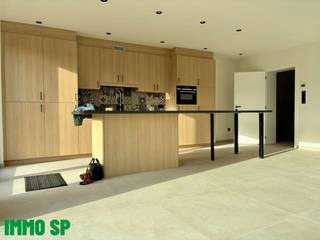 Ben je op zoek naar een comfortabele, instapklare woning met alle ruimte en gemak? Deze prachtige woning met 5 slaapkamers en 2 badkamers biedt...