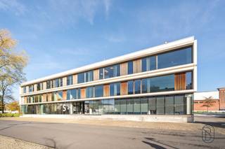 Te koop: lichtrijke kantoren in het recente bedrijfscomplex ‘Z-Offices’ te ZwevegemIn de Blokkestraat in Zwevegem, vlak bij de N391 en E17, vind je...