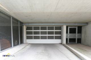 Ruime ondergrondse autostaanplaats te huur in het centrum van Opwijk.Gelegen in een veilige, volledig afgesloten parking met gemakkelijke toegang...