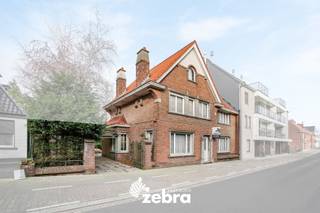 Deze ruime woning met vier slaapkamers en stadstuin bevindt zich op een toplocatie in het centrum van Tielt. Verschillende winkels, scholen...