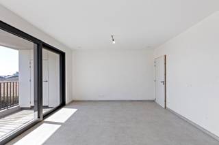 Ontdek het exclusief nieuwbouwproject Camille gelegen aan de Statiestraat in het hart van Veurne, waar geschiedenis en moderniteit samenkomen. Dit prachtige pand, gekenmerkt door een gevel die deel uitmaakt van het geïnventariseerd erfgoed, biedt een unieke kans om te wonen in een stukje geschiedenis.<br />Aan de achterzijde van het gebouw zijn vrijstaande garageboxen die mee kunnen aangekocht worden met het appartement. <br /><br />Het appartement is gelegen op de tweede verdieping en werd ingedeeld als volgt:<br />Inkom, leefruimte met open keuken die uitgeeft op het zuidgericht terras, berging, apart toilet, 2 slaapkamers waarvan 1 uitgeeft op een terras en 1 badkamer.<br /><br />Verplicht aan te kopen kelderberging niet inbegrepen in de prijs. <br /><br />Oppervlakte appartement: 98,43 m² <br />Oppervlakte terrassen: 18,79 m²<br /><br />Wenst u meer informatie of een afspraak aan het afgewerkt modelappartement? Contacteer ons vrijblijvend via 058 62 27 50 of thijs@vlaemynck.be.