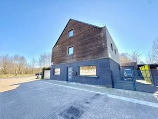 TE KOOP AAN 2% REGISTRATIERECHTEN BIJ EERSTE & ENIGE AANKOOP !Deze zeer ruime woning met bewoonbare oppervlakte 280 vierkante meter ligt als laatste...