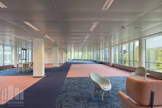 Instapklare kantoorruimte van 250 m² te huur, deel uitmakend van het hoogkwalitatieve kantoorgebouw "Silver Building". Uitstekende zichtbaarheid langs de Reyerslaan, naast de E40-snelweg Brussel-Luik. Tevens uiterst vlot bereikbaar zowel met de auto als met het openbaar vervoer: het Meiser station bevindt zich op 800 m.<br /><br />Het kantoorgebouw met eigentijdse architecturale elementen van de hoogste kwaliteit is voorzien van de nieuwste technologieën met aanwezigheid van o.a. gemeubileerde en ingerichte vergaderzalen, restaurant "Silver Café", kleedkamers, douches, ... Tevens ruime parkeermogelijkheden en fietsenstalling. Deze kantoorruimtes bieden niet alleen een verfijnde en eigentijdse omgeving voor bedrijfsactiviteiten, maar ook een stimulerende plek die de creativiteit en productiviteit bevordert.<br /><br />Tevens andere oppervlaktes mogelijk van van 250 m² tot 2.451 m². Onmiddellijk beschikbaar!<br /><br />Contacteer <strong>PANORAMA B2B</strong> voor bijkomende inlichtingen of een vrijblijvend plaatsbezoek bezoek <strong>0477 09 00 09</strong>