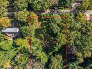 🌿Exclusieve bouwgrond -eventueel met vergunde plannen voor een luxueuze villa – gelegen in een rustige, groene oaseWelkom op een unieke locatie waar...