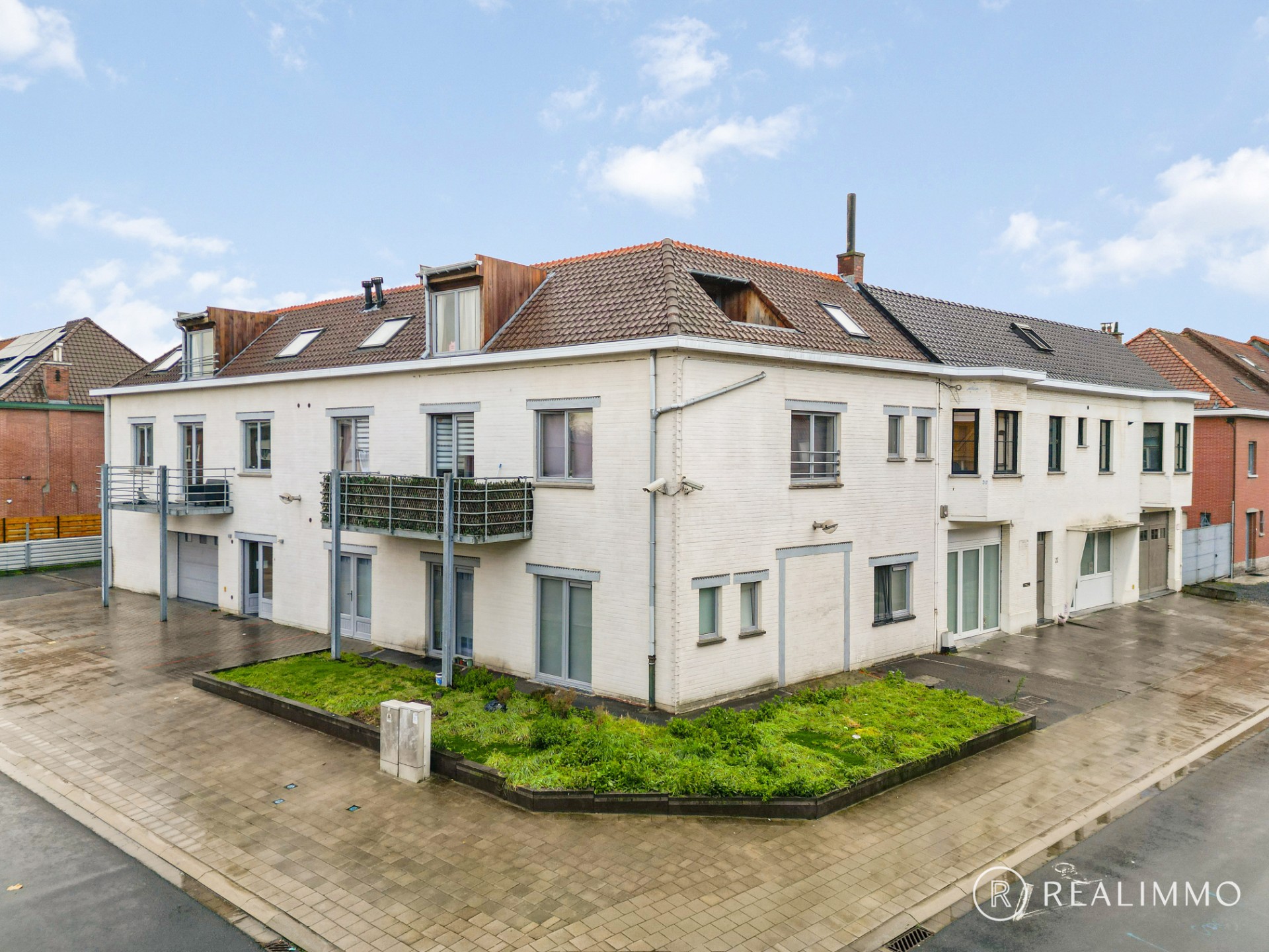 Kleinschalige residentie met 5 appartementen in Harelbeke - photo 1