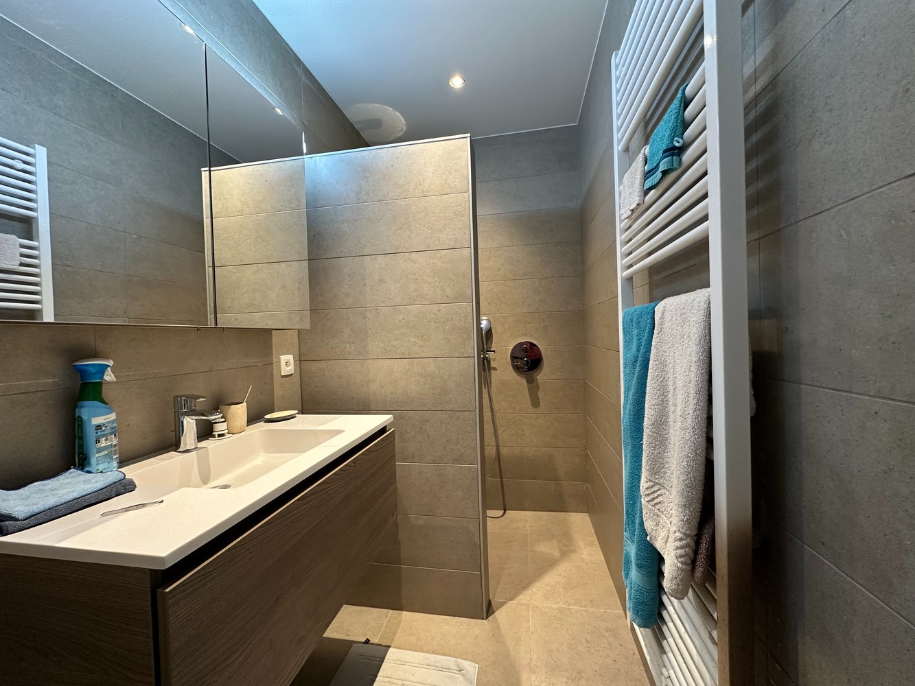 Luxueus appartement op de eerste verdieping op rustige centrumlocatie te 's Gravenwezel. - foto 3