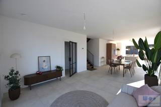 In een residentiële verkaveling te Laakdal, bevindt zich dit energiezuinig nieuwbouwproject bestaande uit 4 halfopen bebouwingen met modern...