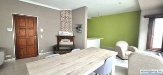 Lichtrijk appartement met 2 slaapkamers en terras vlakbij het station.<br />Ben je op zoek naar een appartement met 2 slaapkamers en terras en fietsenberging vlakbij het station? Dan is dit exact wat je zoekt! Veel ramen voor veel lichtinval en uitstekend gelegen vlakbij het treinstation en het centrum van Mechelen.<br /><br />Dit ruim appartement is gelegen op de eerste verdieping:<br />via de trap kom je in de inkomhal met afzonderlijk toilet, living (35m2) en volledig ingerichte keuken (halfopen), terras, 2 slaapkamers (4 x 4,12) (3,70 x 3,30), badkamer met ligbad.<br /><br />Lichtrijk 2-slaapkamerappartement met terras en fietsenberging. Afzonderlijke verwarming. <br />Waarborg 3 maand via Korfine (zie www.Korfine.be). Gemeenschappelijke kosten 50 €/m (poets en elektriciteit gemeenschappelijke delen + € 15 per persoon per maand voor water + 75 € jaarlijks voor legen septische put. <br /><br />Te huren vanaf 01/08/2026. <br /><br />Aarzel niet en plan vandaag uw bezoek nog in door te reageren op dit zoekertje.