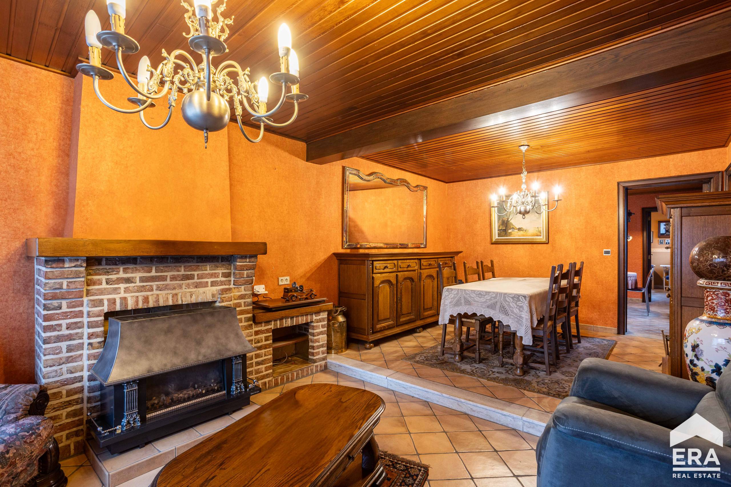 Ruime gezinswoning met polyvalente commerciële ruimte - foto 4