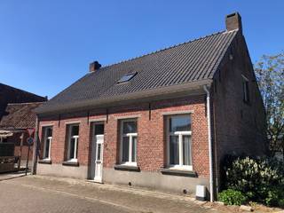 Karaktervolle woning op toplocatie in het dorpscentrum van het grensdorp Meerle. De woning werd in de voorbije jaren volledig gerenoveerd...