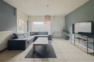 Deze charmante halfopen bebouwing in Oostakker combineert het allemaal: een zonnige tuin, garage, 3 slaapkamers en een rustige ligging vlak bij...