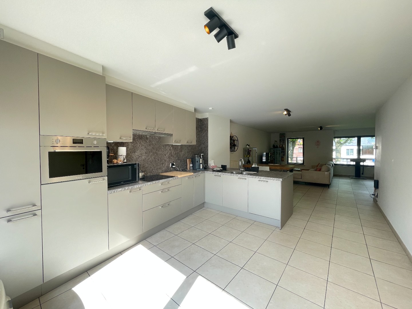 Ruim appartement met twee slaapkamers - foto 4