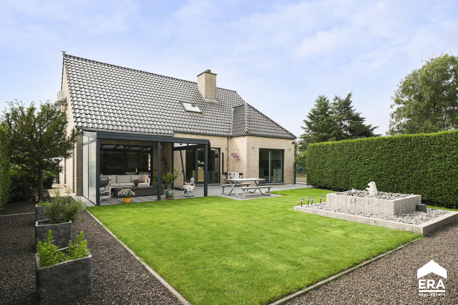 Instapklare woning met vernieuwde keuken en grote garage - foto 4