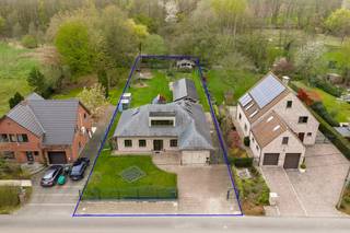 Dit eigendom is gelegen op een unieke locatie te midden van de velden met een rustgevend en landelijk uitzicht. Het eigendom werd volledig...