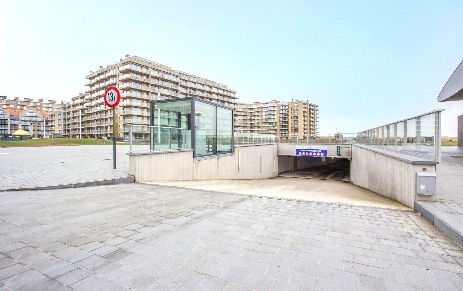 Centraal gelegen garagebox vlakbij de zee te Nieuwpoort - foto 4