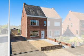 À VENDRE À MERELBEKEVous êtes à la recherche d’une maison familiale avec beaucoup de potentiel et idéalement située ? Alors cette maison...