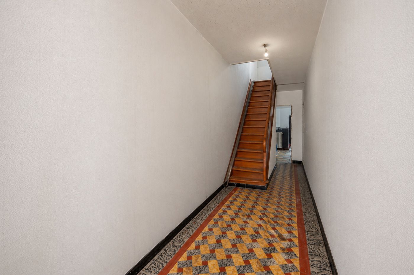 Te renoveren halfopen woning met zuidgerichte tuin op een perceel van 442 m² - foto 2