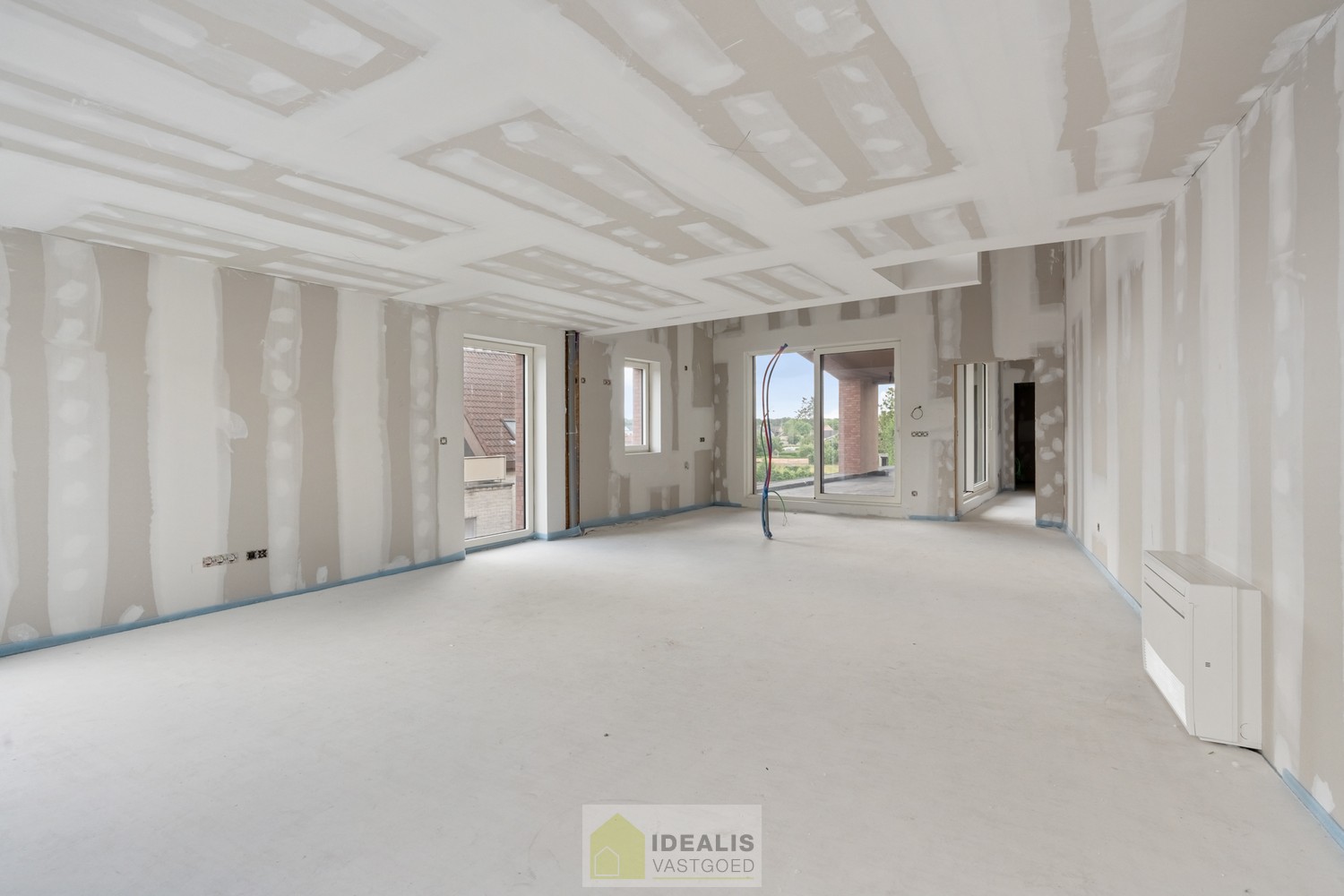 IDEALIS VASTGOED - PRACHTIGE CASCO+ PENTHOUSE MET EEN HEERLIJK LICHTRIJKE WOONKAMER MET OPEN KEUKEN EN AANSLUITEND ZEER RUIM TERRAS, 2 SLAAPKAMERS, BADKAMER, BERGPLAATS EN KELDERBERGING OP EEN GEGEERDE LOCATIE IN HET CENTRUM VAN PEER! Een aangename pentho - foto 5